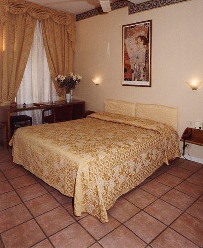 Residenza Due Torri Check In Presso Vicolo Cattani 7 Gasthof