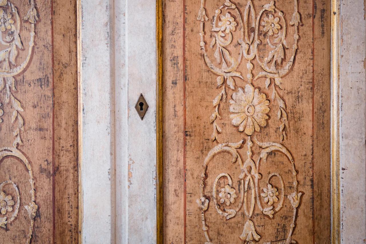 Guest house Residenza Due Torri Check In Presso Vicolo Cattani 7 3*