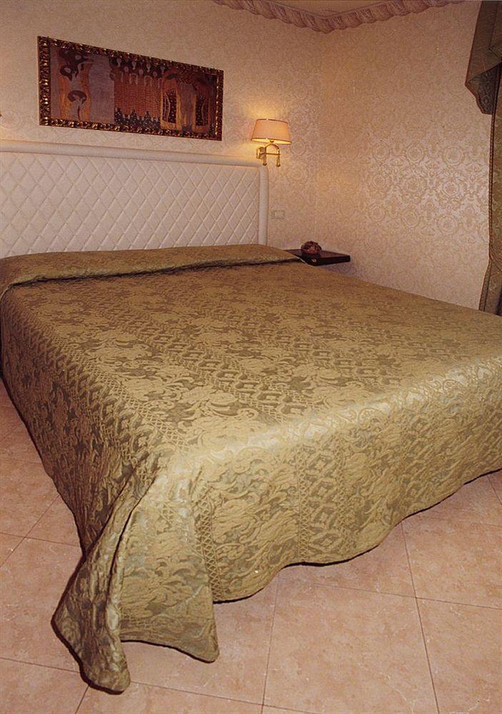 Guest house Residenza Due Torri Check In Presso Vicolo Cattani 7